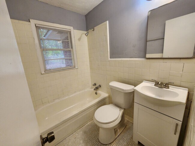 Building Photo - 2639 Willow St