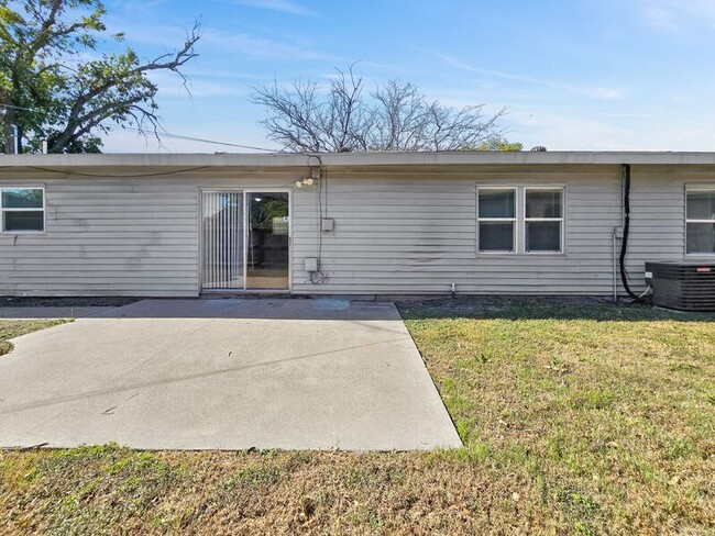 Building Photo - 5837 Aton Ave