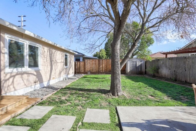 Building Photo - 3 Bed / 2 Bath Redwood City home with calming backyard oasis and a white picket fence. YouTube to...