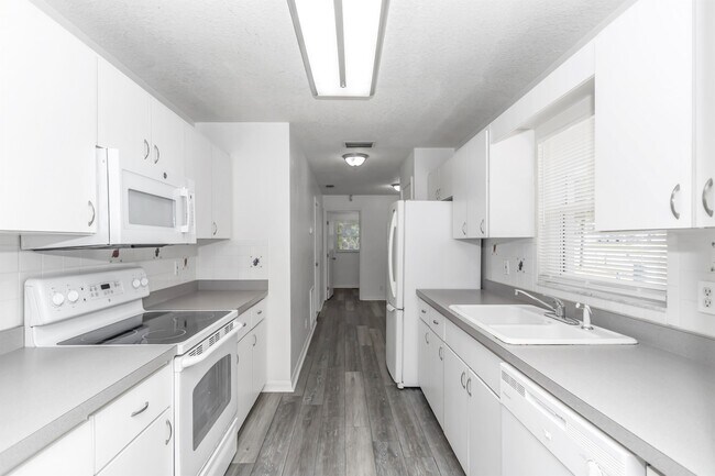 Building Photo - 2405 SE 46th Ct