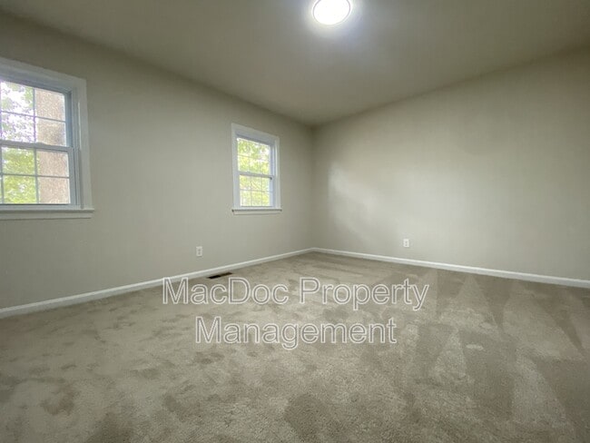 Building Photo - 9 Farrell Ln