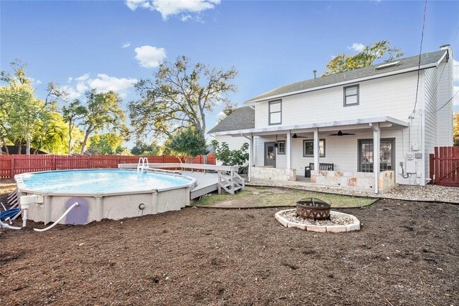 Building Photo - 1801 Broken Shoe Cove