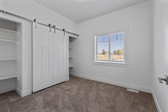 Building Photo - MODERN 3 BED 2.5 BATH HOMES IN ST ANTHONY