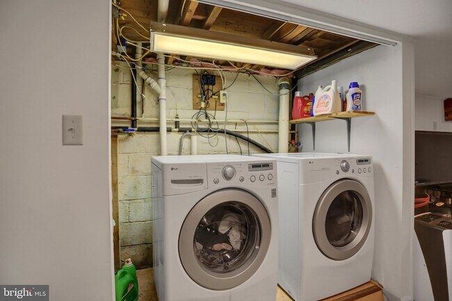 Building Photo - 24414 Graham Ave