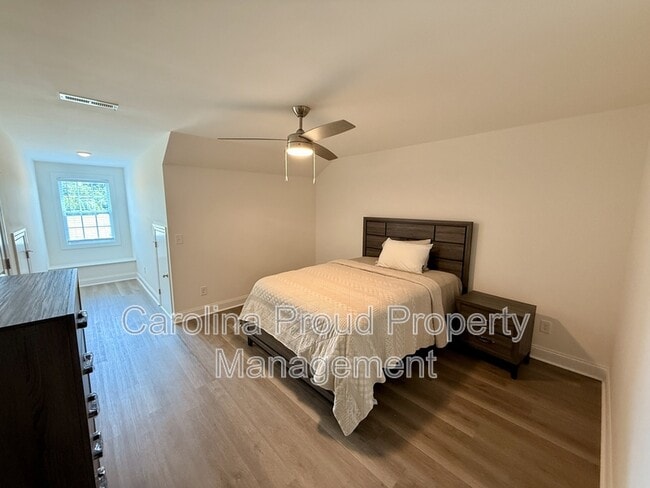 Building Photo - 1413 Dorset Dr