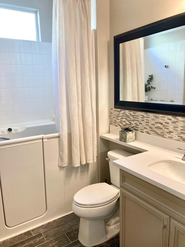 Building Photo - 51234 Longmeadow St