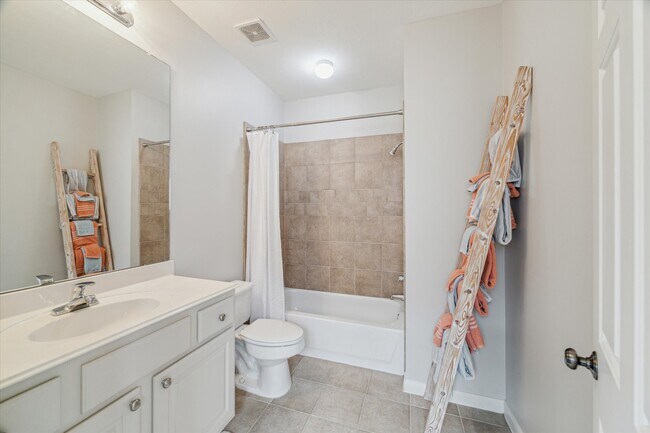 Building Photo - 523 Archwood Trail