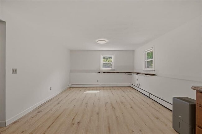 Building Photo - 18 Waterman St