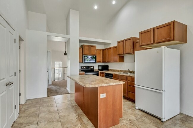 Building Photo - 93 River View Dr