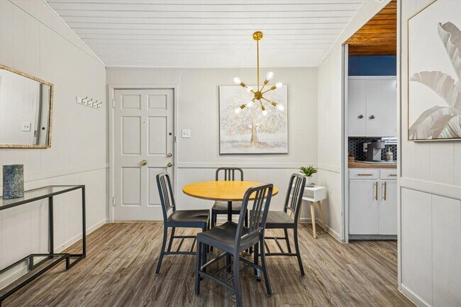 Building Photo - 211 Lessin Ln