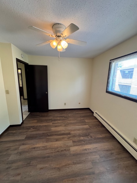 Building Photo - 995 St Albans St N