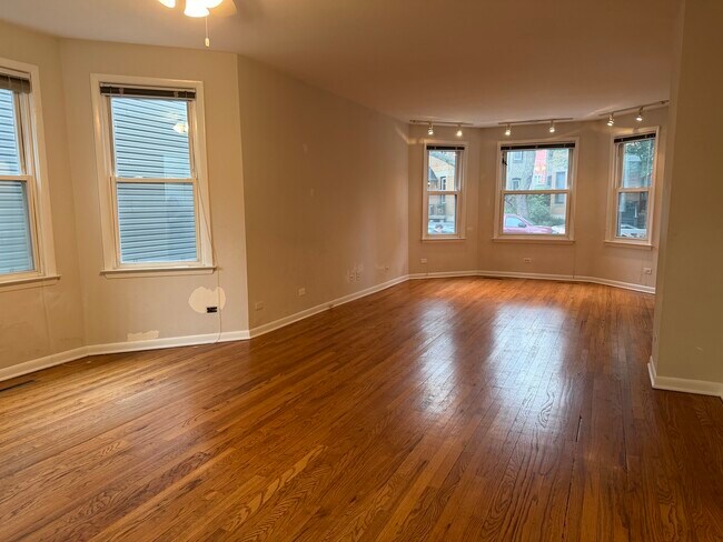 Building Photo - 3846 N Janssen Ave