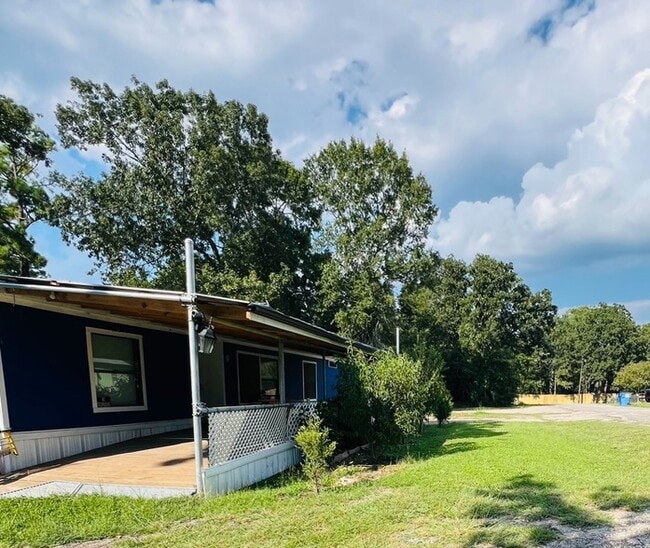 Building Photo - 491 E Sherwood Dr