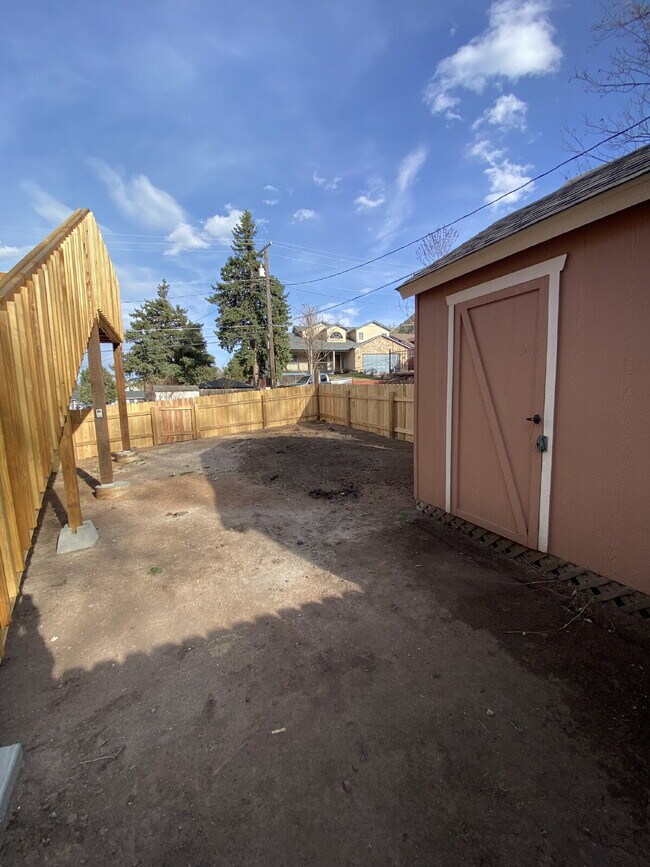 Building Photo - 2 Bedroom Duplex in Manitou - Prospect