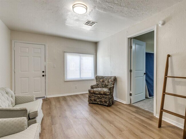 Building Photo - 6114 Jacks Ave