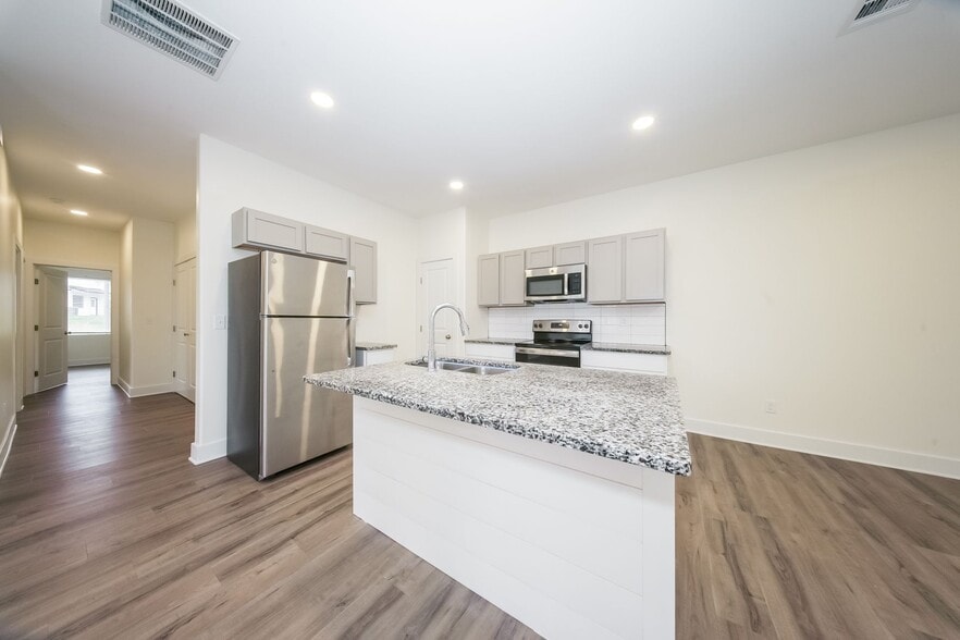 Building Photo - 5782 E Bristol Cir