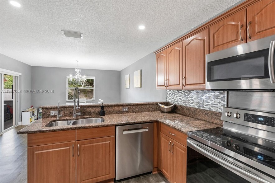 Building Photo - 4055 Eastridge Dr