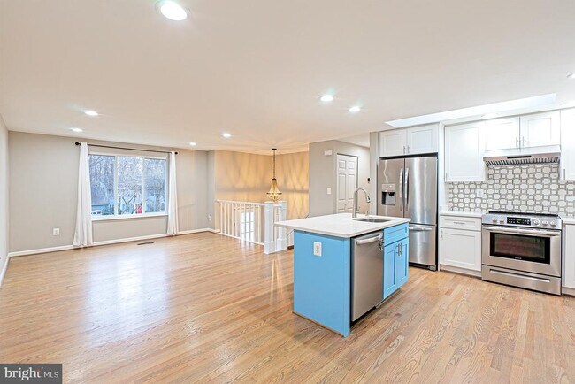 Building Photo - 9705 Locust Hill Dr