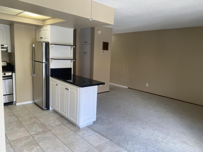 Building Photo - 7555 Linda Vista Rd