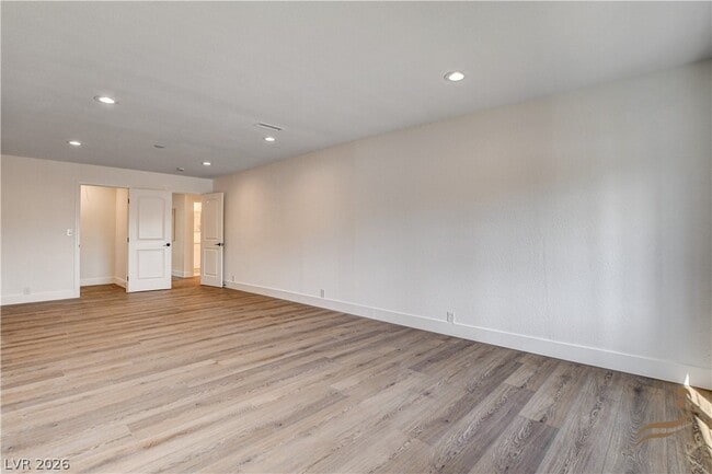 Building Photo - 2685 S Tenaya Way