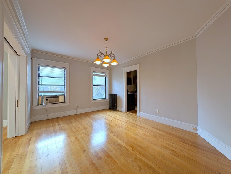 Building Photo - 84 Prescott St