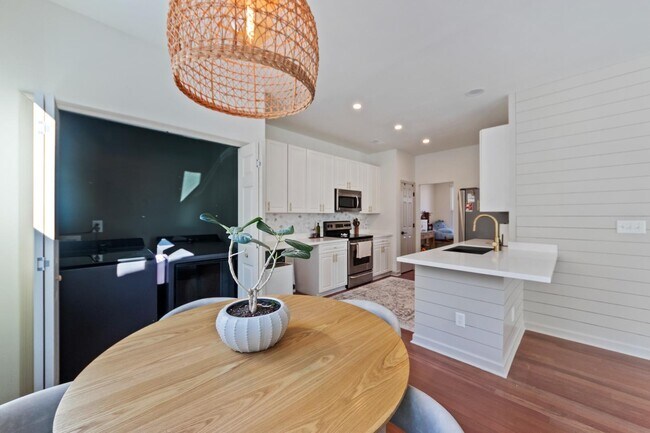 Building Photo - 1353 Black River Dr