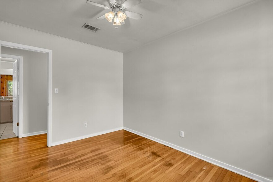 Building Photo - 706 Cypress St