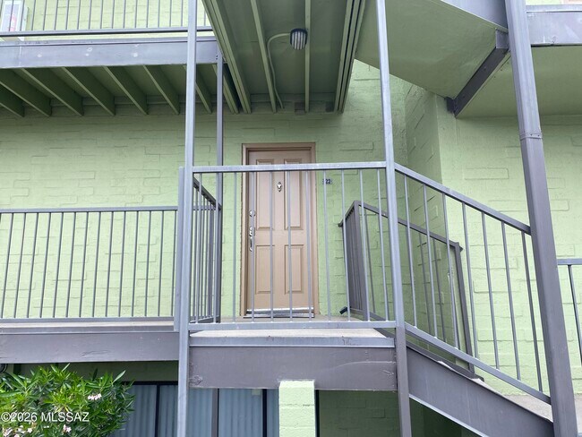 Building Photo - 931 N Euclid Ave