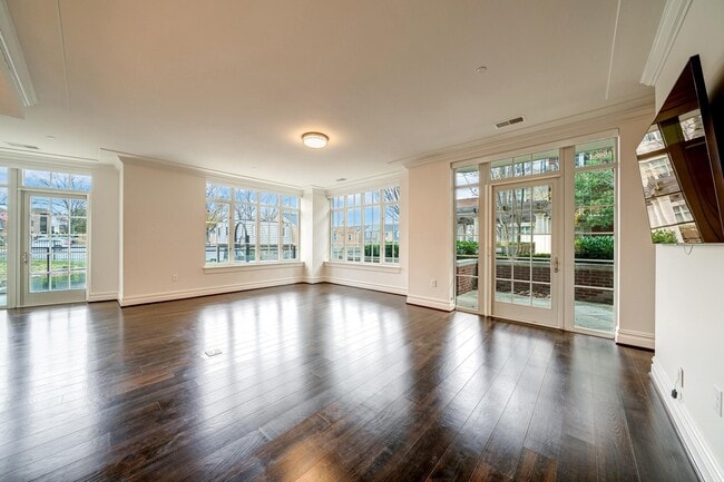 Building Photo - 6900 Fleetwood Rd