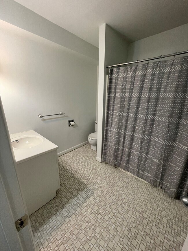 Bathroom - 14 Newtown Rd