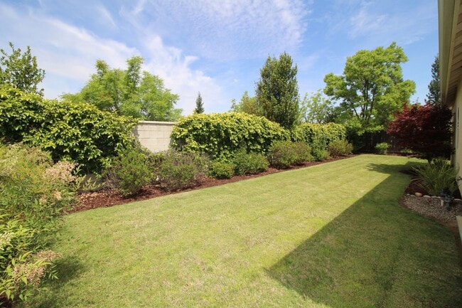 Building Photo - 10793 N Tea Party Ln