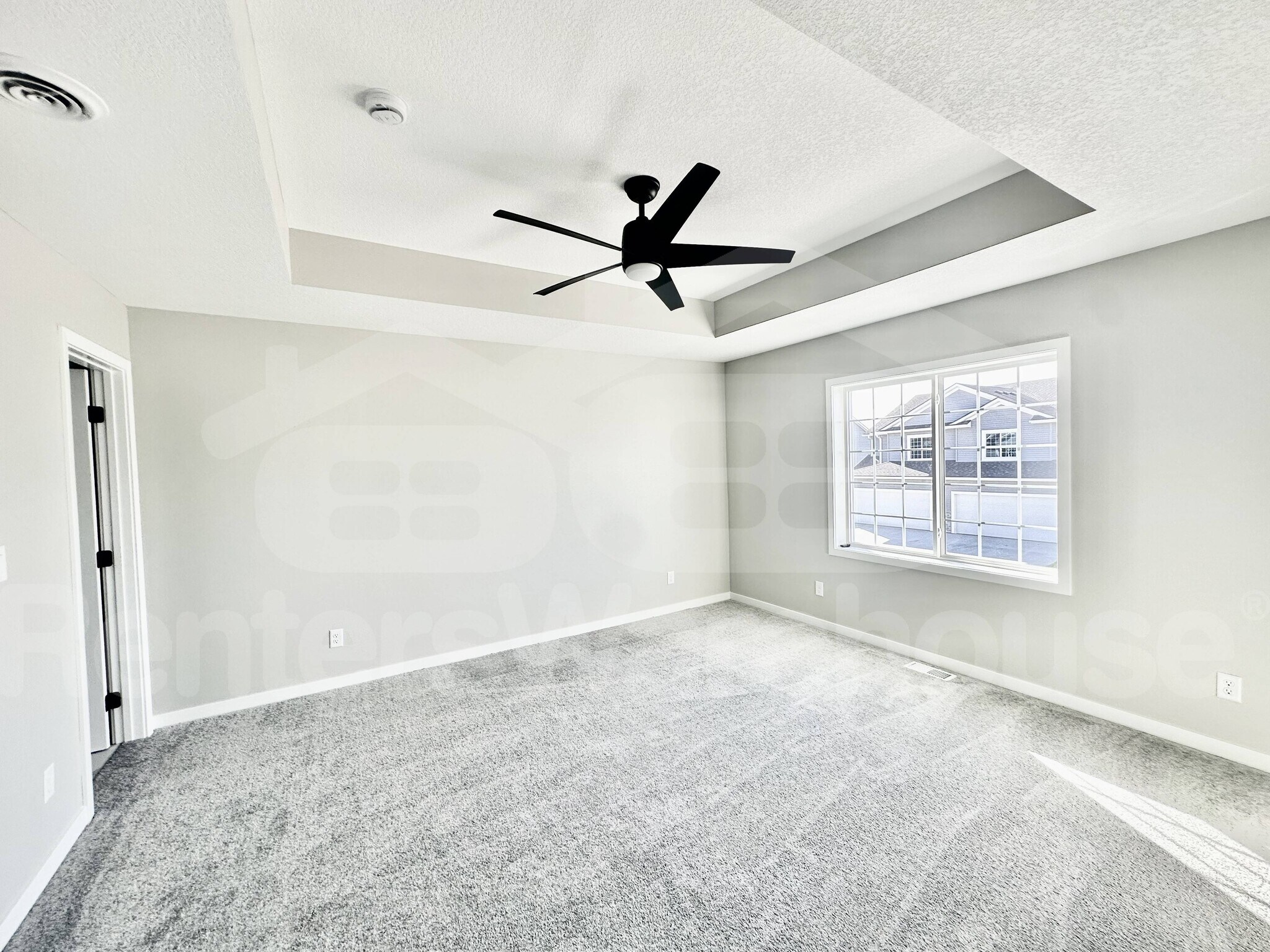 Building Photo - 7000 Lake Hill Dr