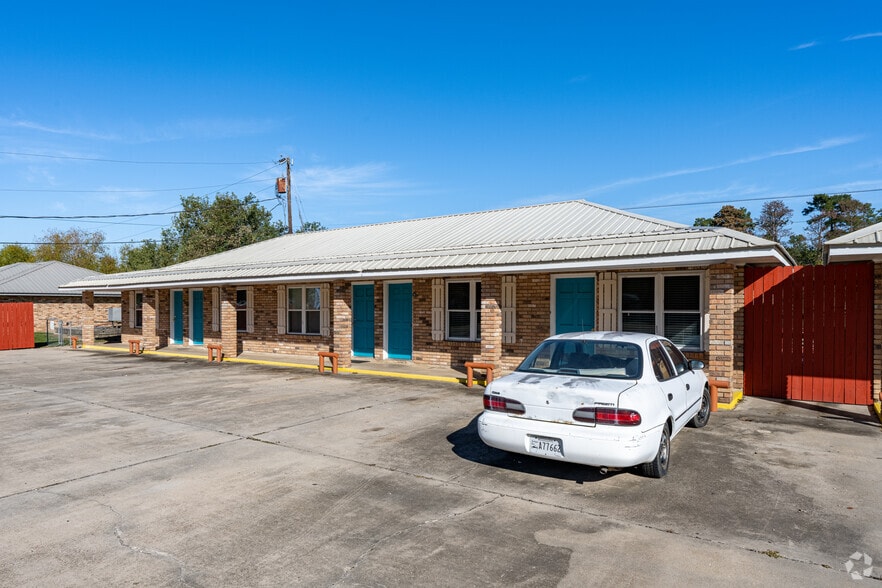 Primary - 14207 W Club Deluxe Rd