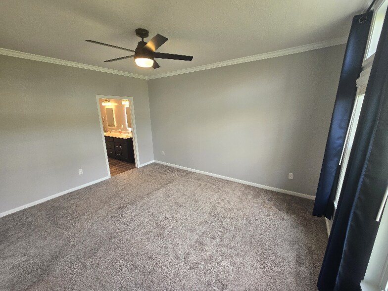 Building Photo - 32 Pebble Brook Pl