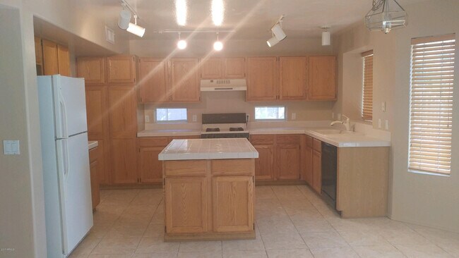 Building Photo - 1982 W Peninsula Cir