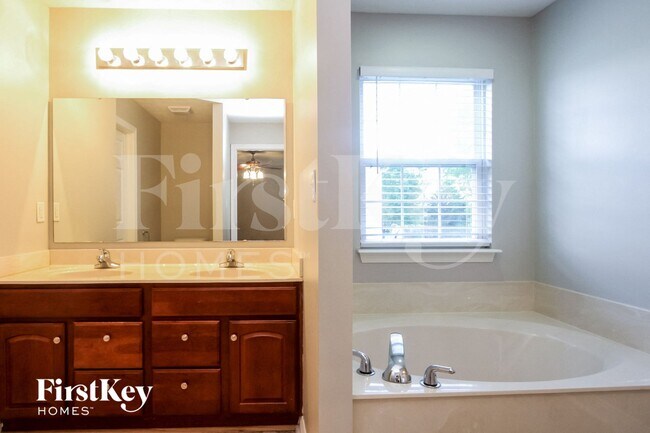 Building Photo - 8124 Grassy Meadow Ln