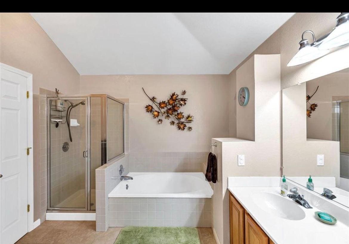Ensuite Bathroom 1 - 82 Sequoia Cir
