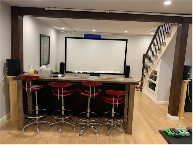 Building Photo - 53 Gale St