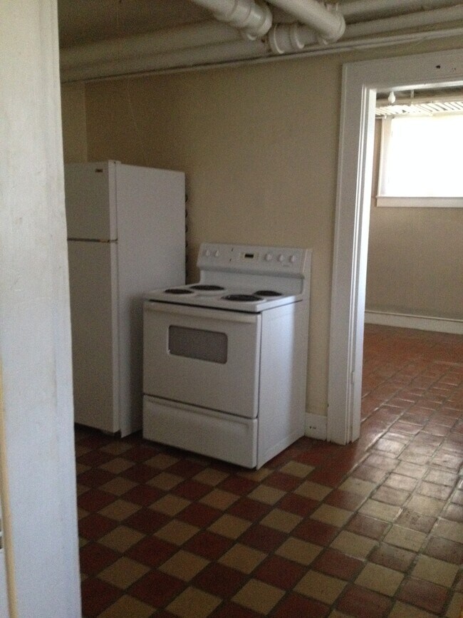 Building Photo - 1 BD, 1 BA in the City of Maryville