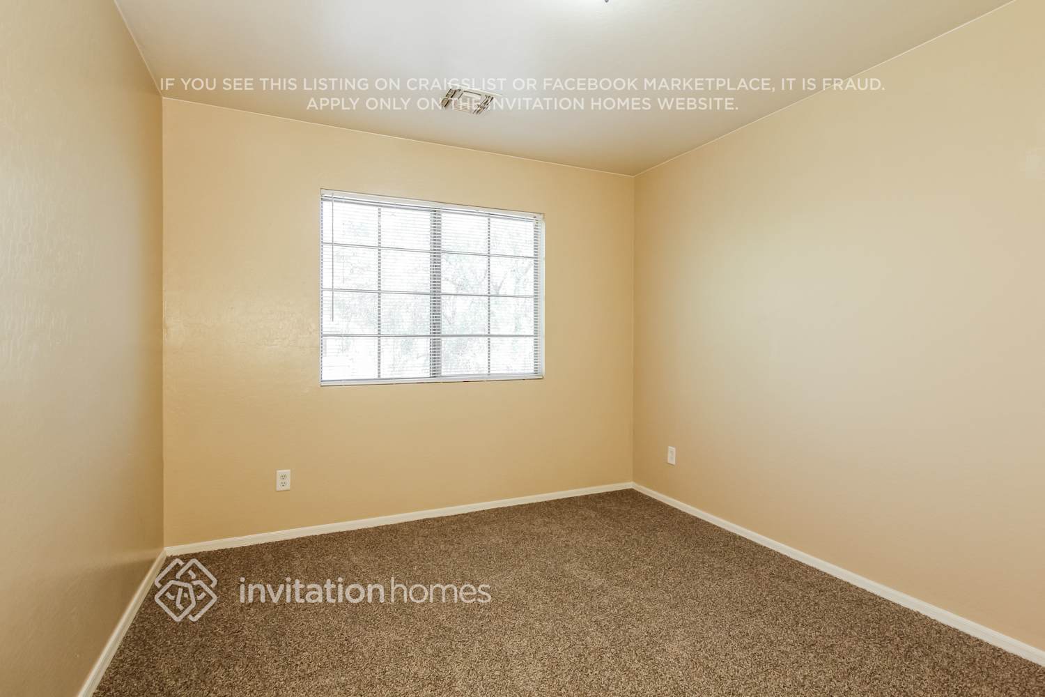 Building Photo - 12921 W Fleetwood Ln