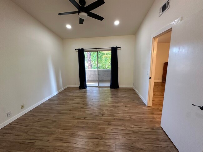 Building Photo - 7130 Woodlake Ave