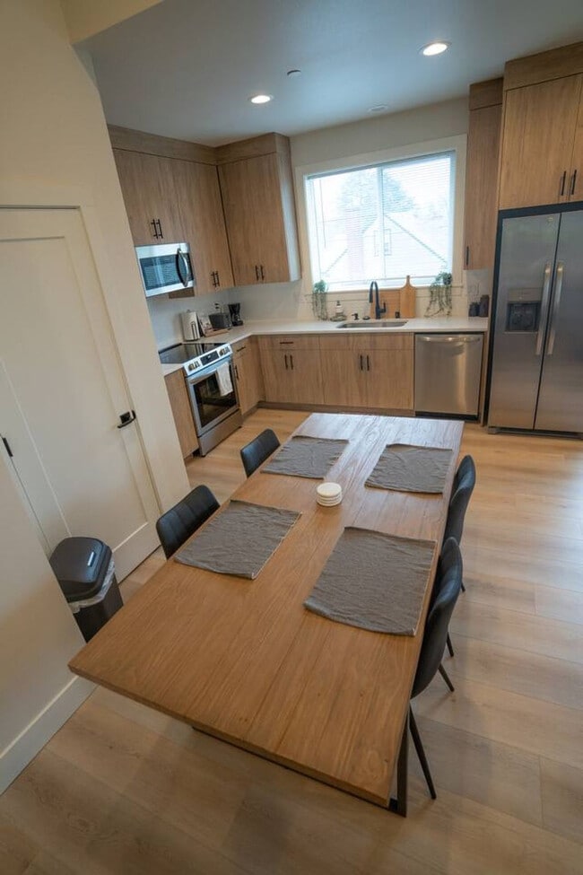 Building Photo - 3505 NE Creston Ave