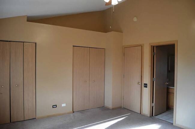 Building Photo - 703 Blossom Ct