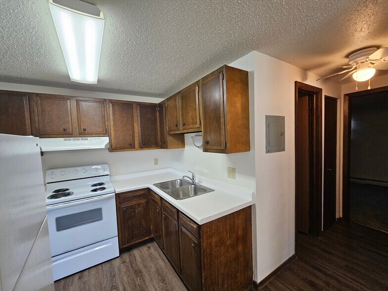 Building Photo - 725 2nd Ave W