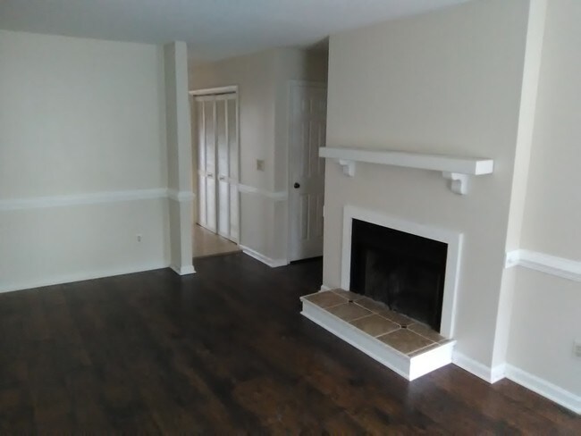 Building Photo - 355 W Oak Ave