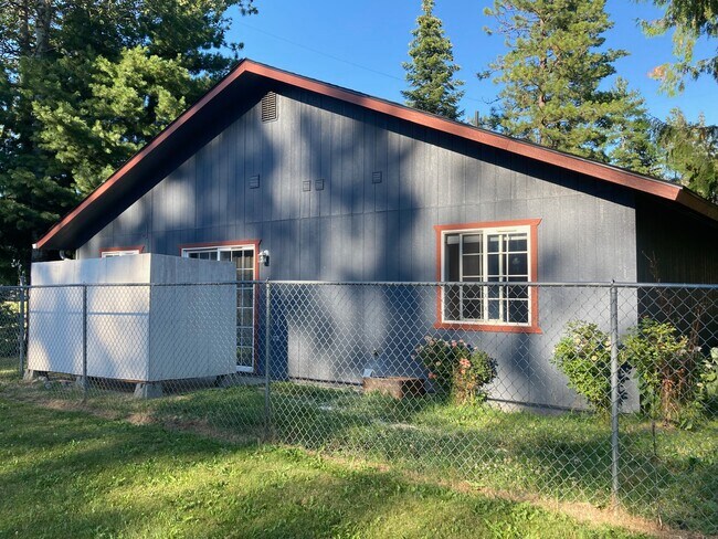 Building Photo - 1821 Spruce St