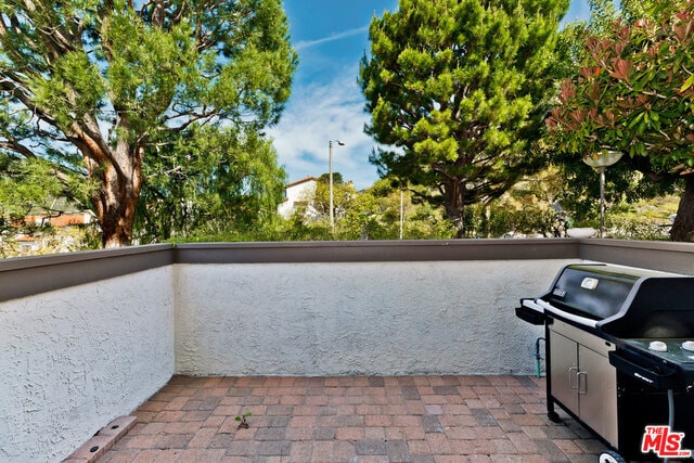 Building Photo - 1650 Palisades Dr