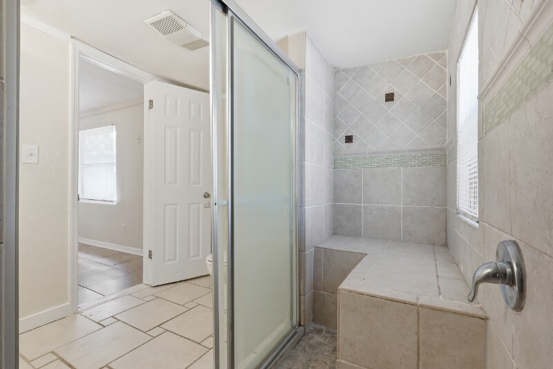 Building Photo - 1031 James Ave S