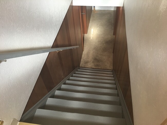 Building Photo - Central Air 2 Bedroom