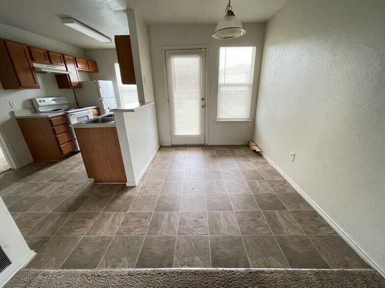 Building Photo - 5706 Redstone Dr